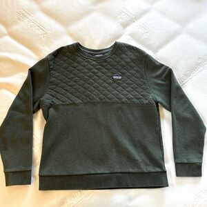 Men’s quilted Patagonia sweatshirt.